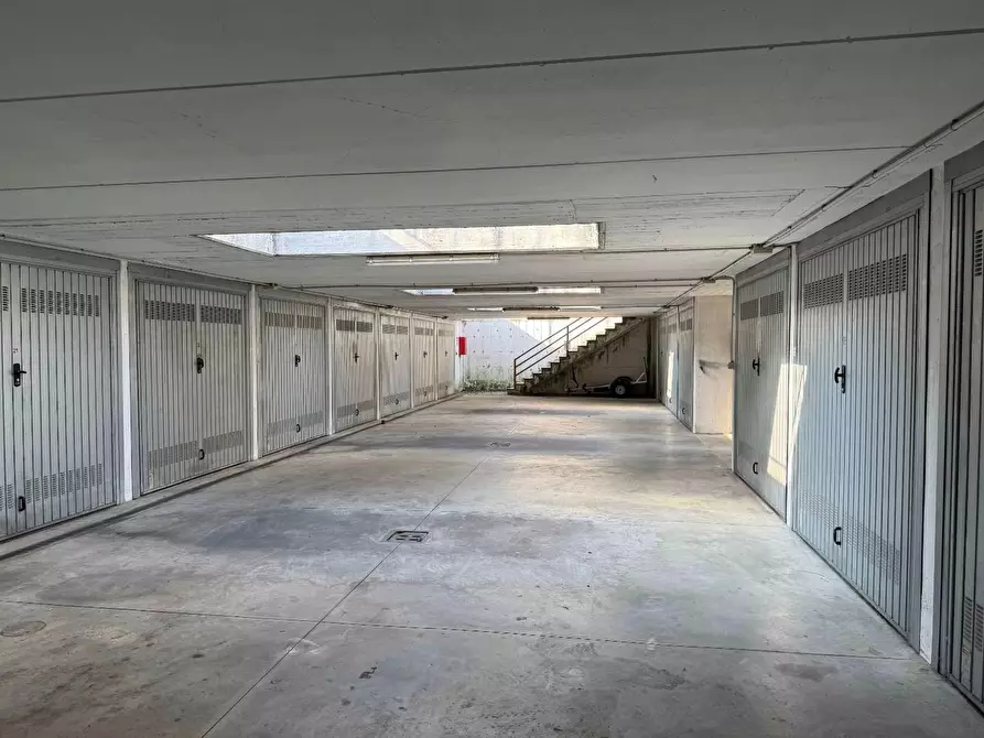 Immagine 2 di Garage in vendita  a Villanterio