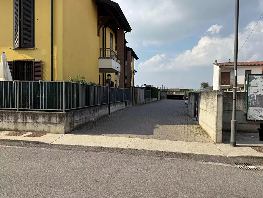 Immagine 1 di Garage in vendita  a Villanterio