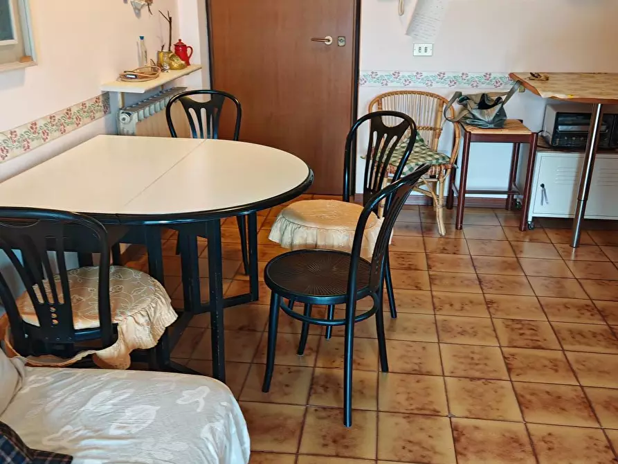 Immagine 1 di Appartamento in vendita  a Carrara