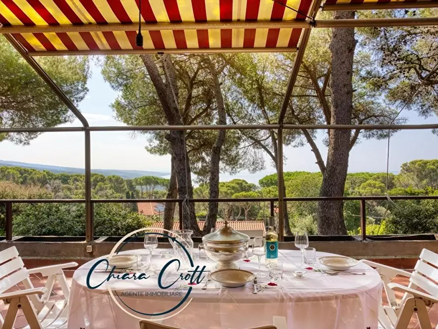 Immagine 1 di Villa in vendita  a Livorno