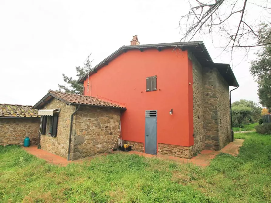 Immagine 7 di Casa colonica in vendita  a Uzzano