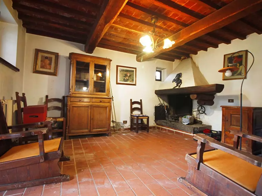 Immagine 12 di Casa colonica in vendita  a Uzzano