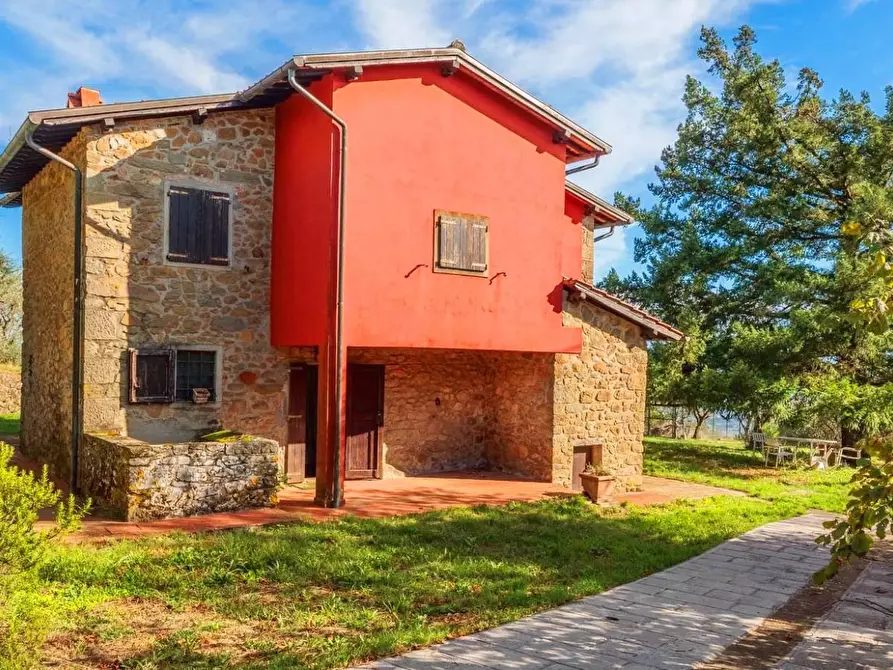 Immagine 5 di Casa colonica in vendita  a Uzzano