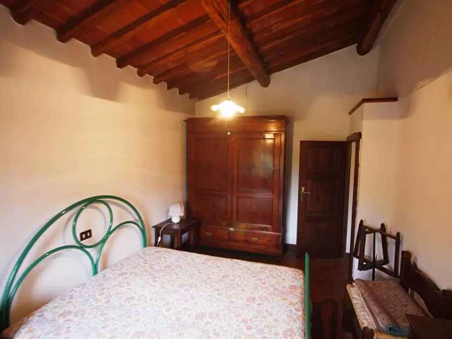 Immagine 19 di Casa colonica in vendita  a Uzzano