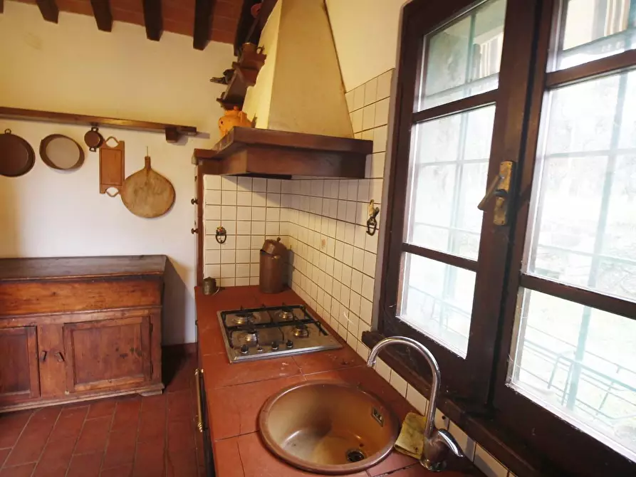 Immagine 15 di Casa colonica in vendita  a Uzzano