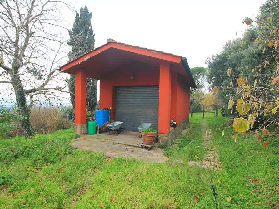 Immagine 9 di Casa colonica in vendita  a Uzzano