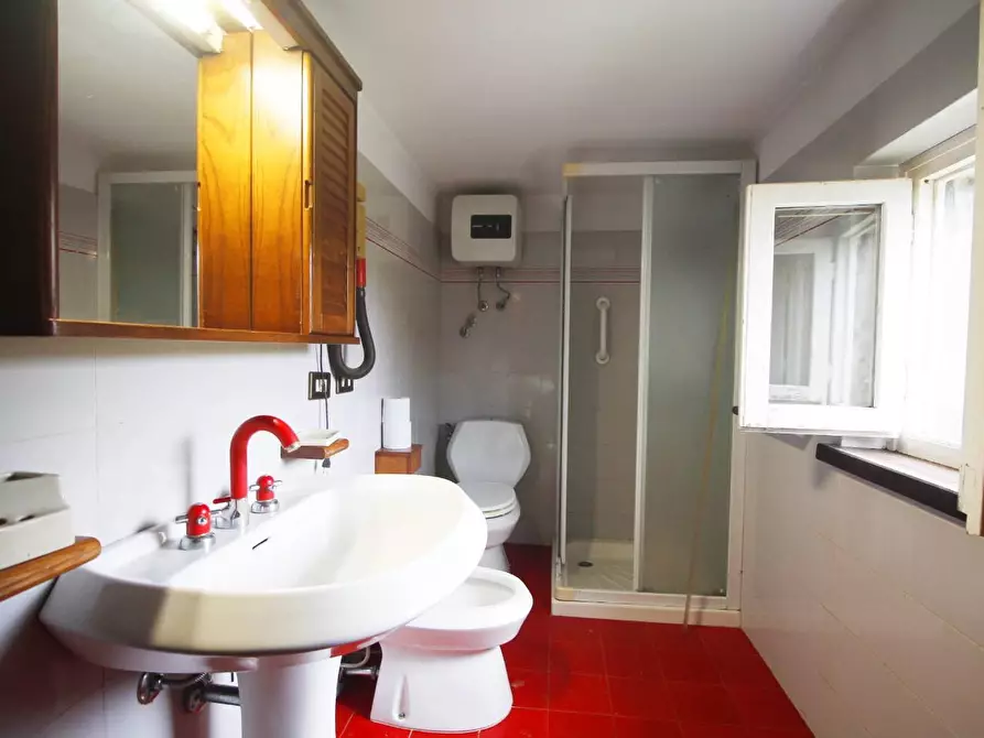 Immagine 21 di Casa colonica in vendita  a Uzzano