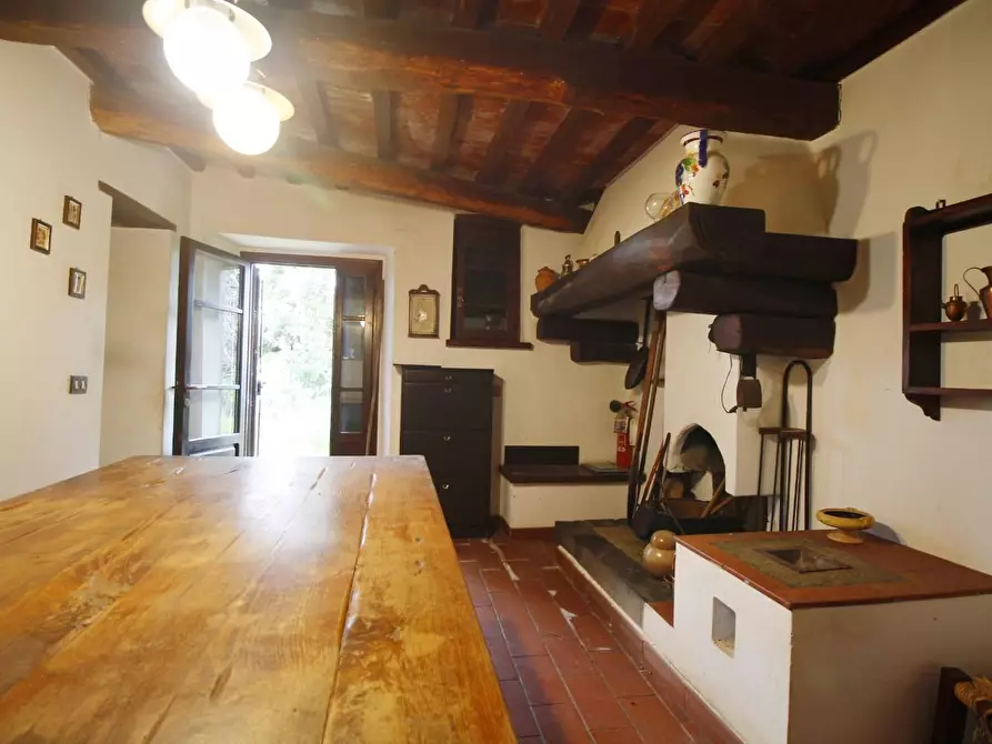 Immagine 10 di Casa colonica in vendita  a Uzzano