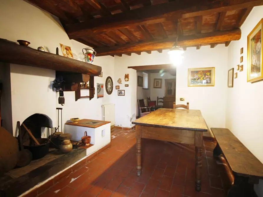 Immagine 11 di Casa colonica in vendita  a Uzzano