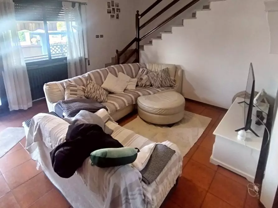 Immagine 9 di Casa bifamiliare in vendita  a Massa