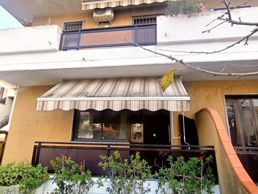 Immagine 2 di Casa bifamiliare in vendita  a Massa