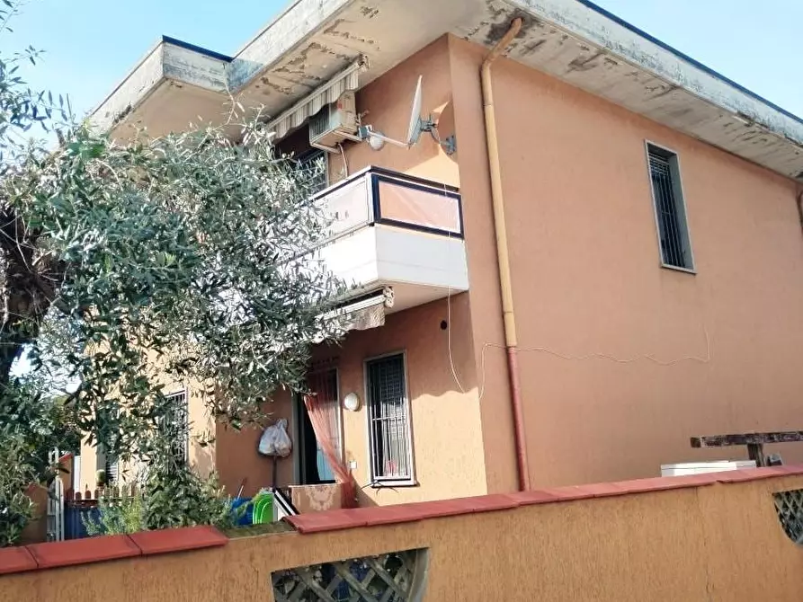 Immagine 1 di Casa bifamiliare in vendita  a Massa