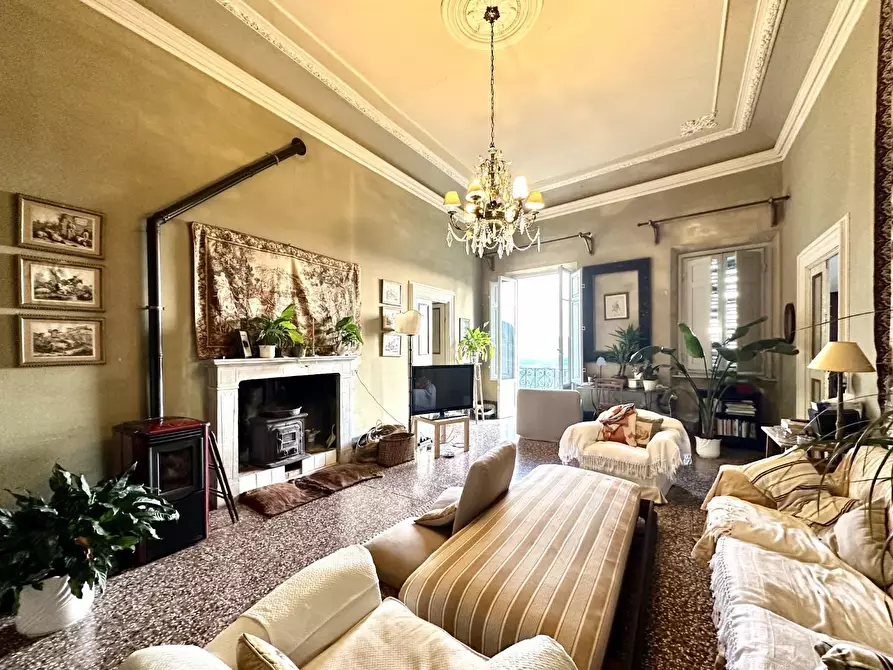 Immagine 8 di Villa in vendita  a Lucca