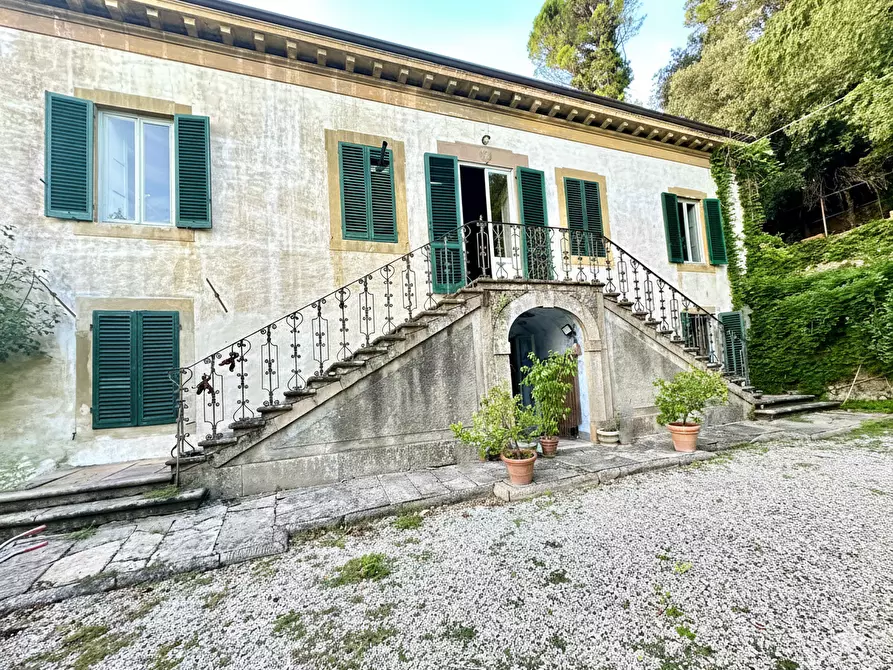 Immagine 2 di Villa in vendita  a Lucca