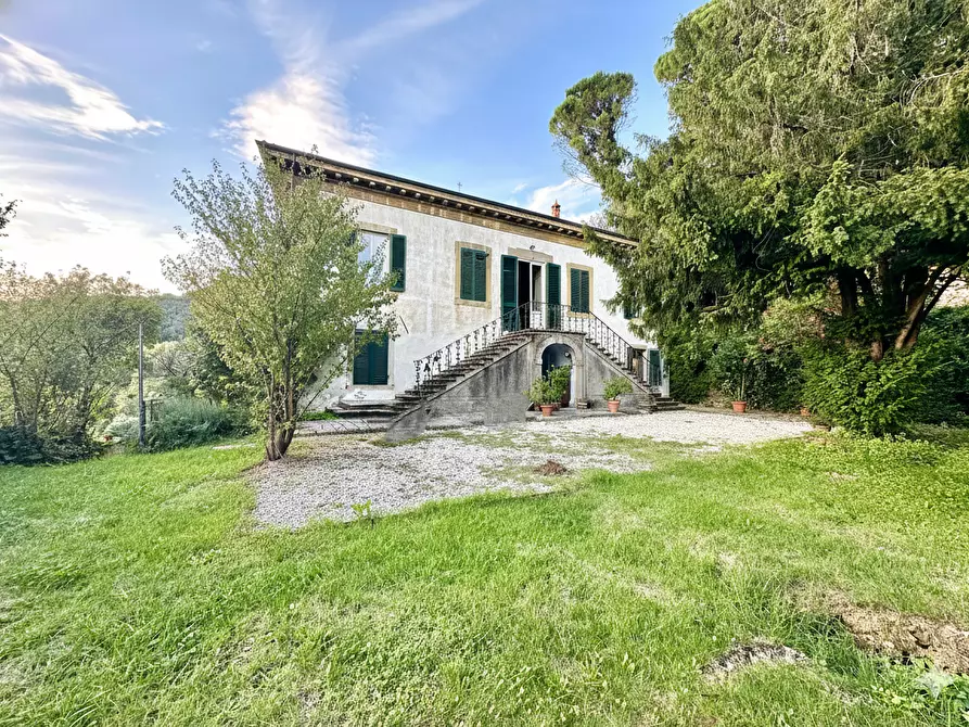 Immagine 4 di Villa in vendita  a Lucca