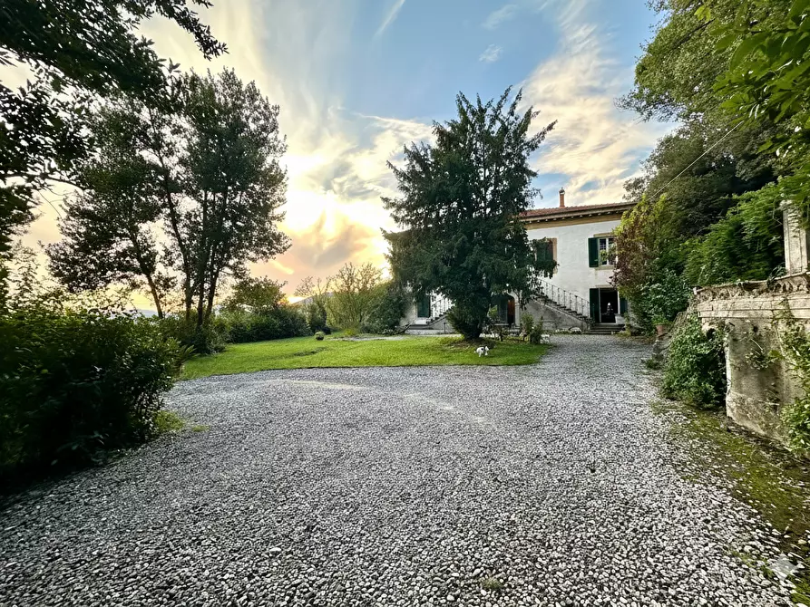 Immagine 21 di Villa in vendita  a Lucca