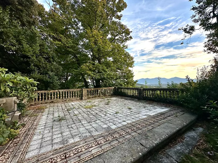 Immagine 20 di Villa in vendita  a Lucca