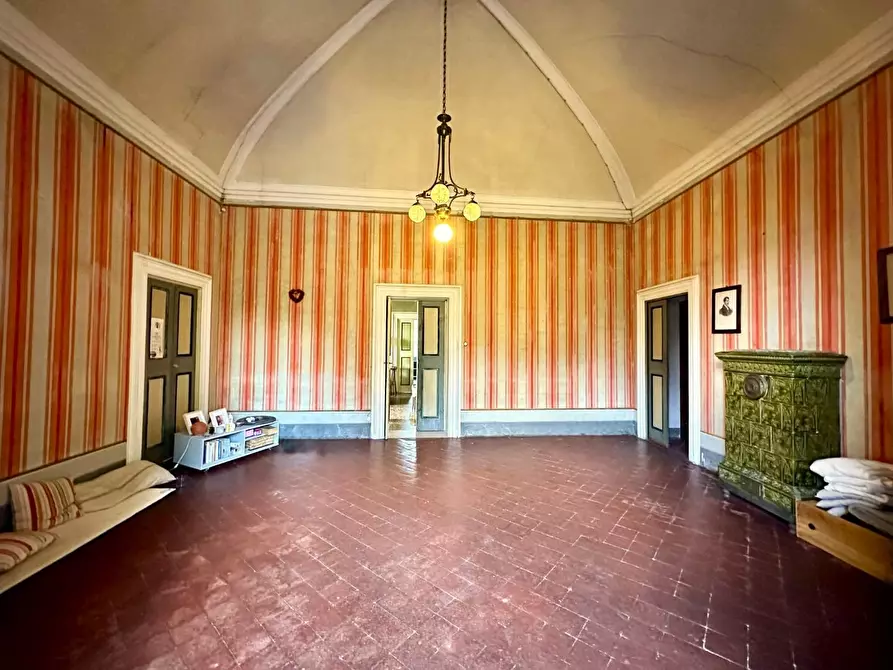 Immagine 5 di Villa in vendita  a Lucca
