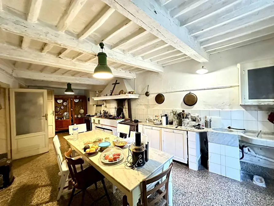 Immagine 11 di Villa in vendita  a Lucca
