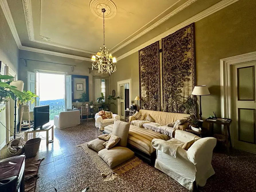 Immagine 7 di Villa in vendita  a Lucca