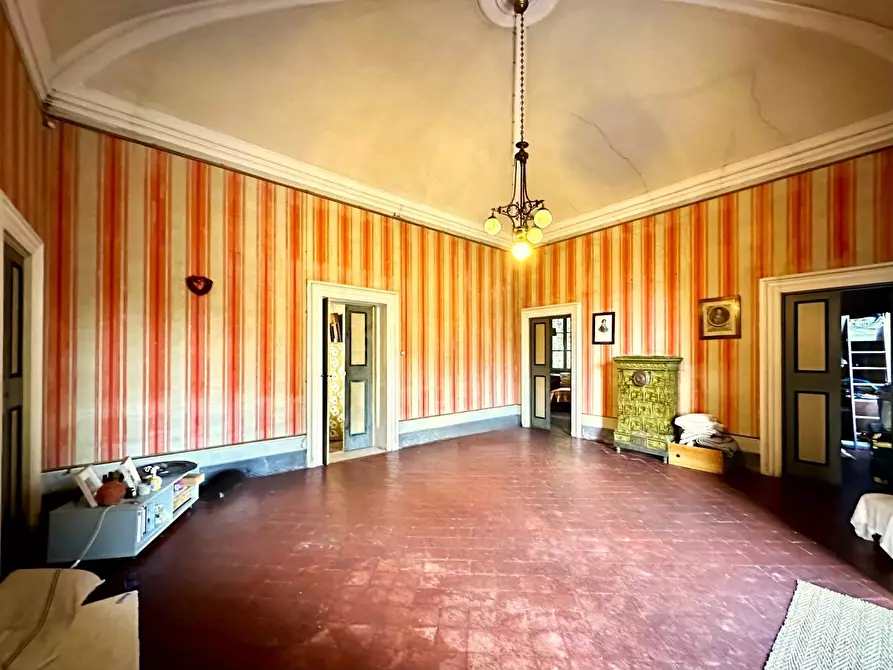 Immagine 6 di Villa in vendita  a Lucca
