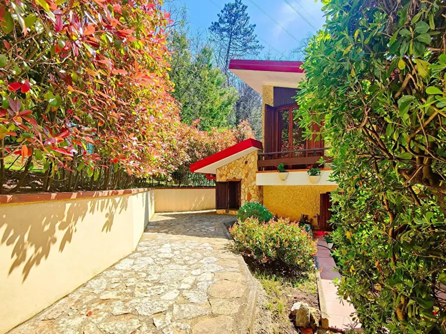 Immagine 3 di Villa in vendita  a San Giuliano Terme