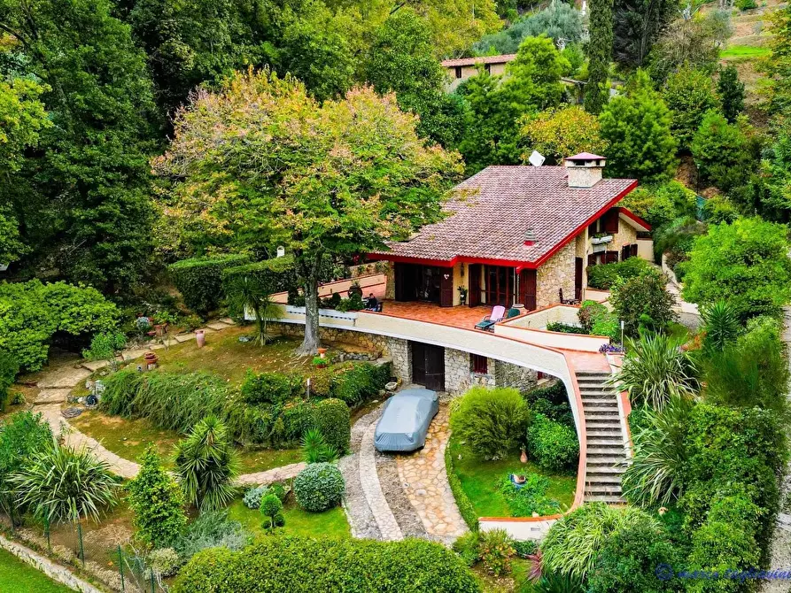 Immagine 2 di Villa in vendita  a San Giuliano Terme