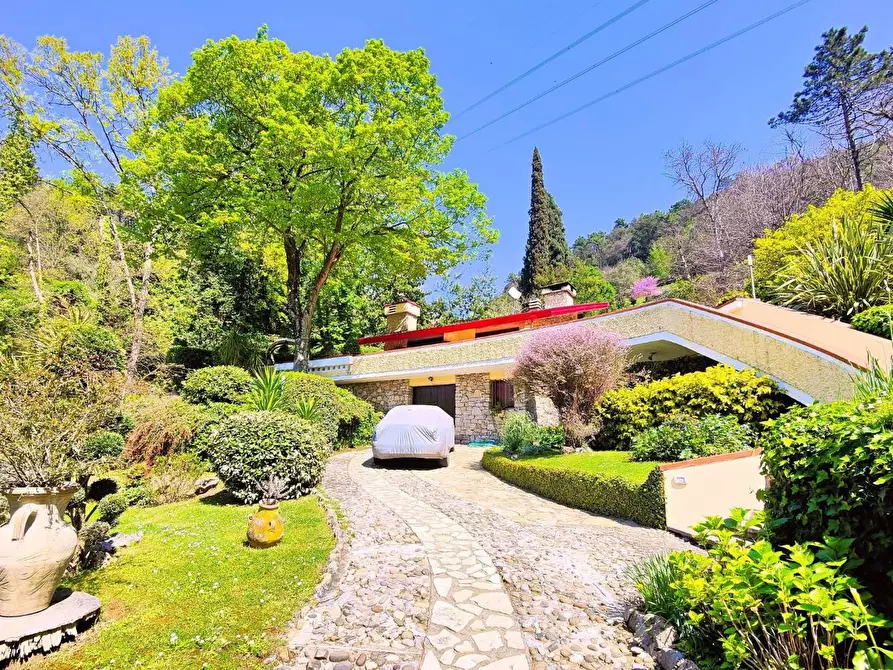 Immagine 1 di Villa in vendita  a San Giuliano Terme