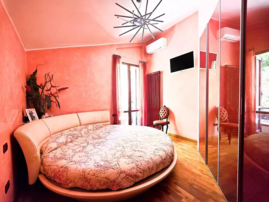 Immagine 18 di Villa in vendita  a San Giuliano Terme