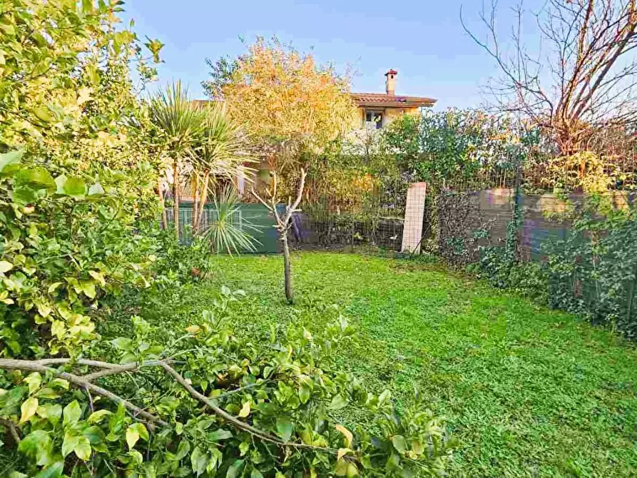 Immagine 20 di Appartamento in vendita  a Montignoso