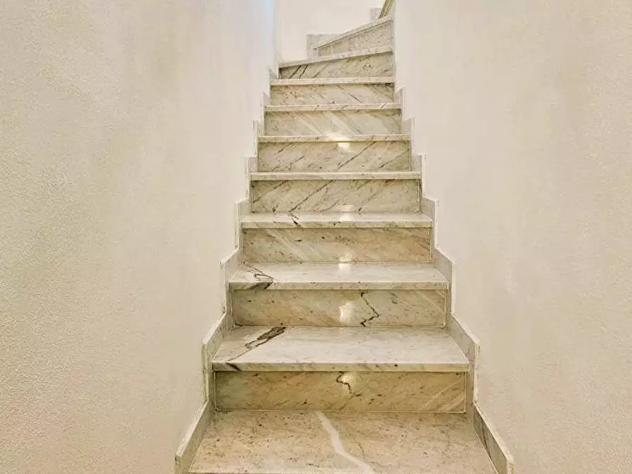 Immagine 12 di Appartamento in vendita  a Montignoso