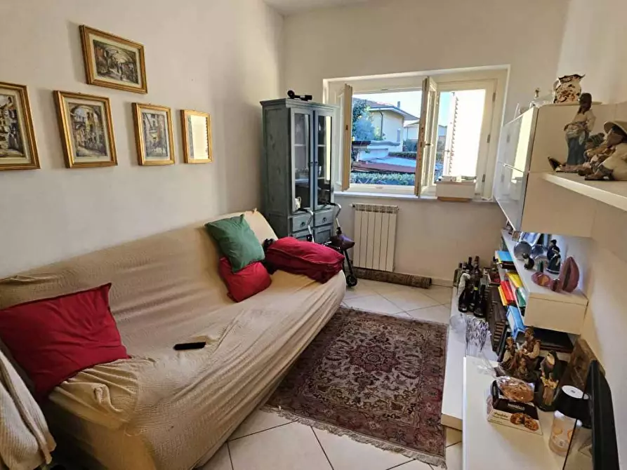 Immagine 8 di Appartamento in vendita  a Montignoso