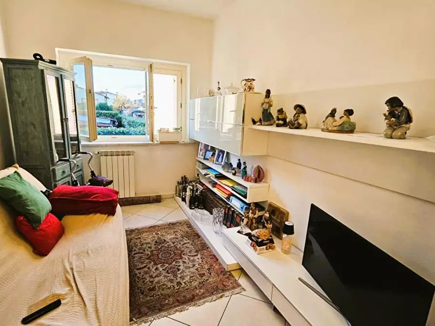 Immagine 6 di Appartamento in vendita  a Montignoso