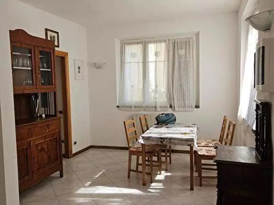 Immagine 2 di Villa in vendita  a Cascina