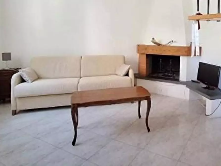 Immagine 3 di Villa in vendita  a Cascina