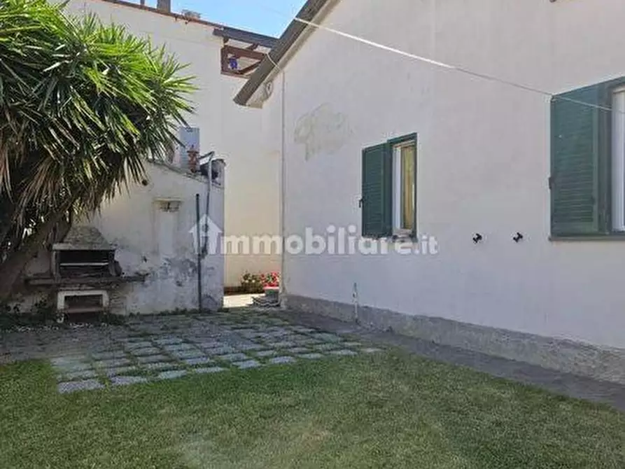 Immagine 11 di Villa in vendita  a Cascina