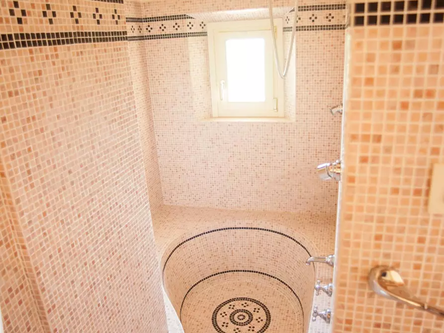 Immagine 39 di Villa in vendita  a Casciana Terme Lari