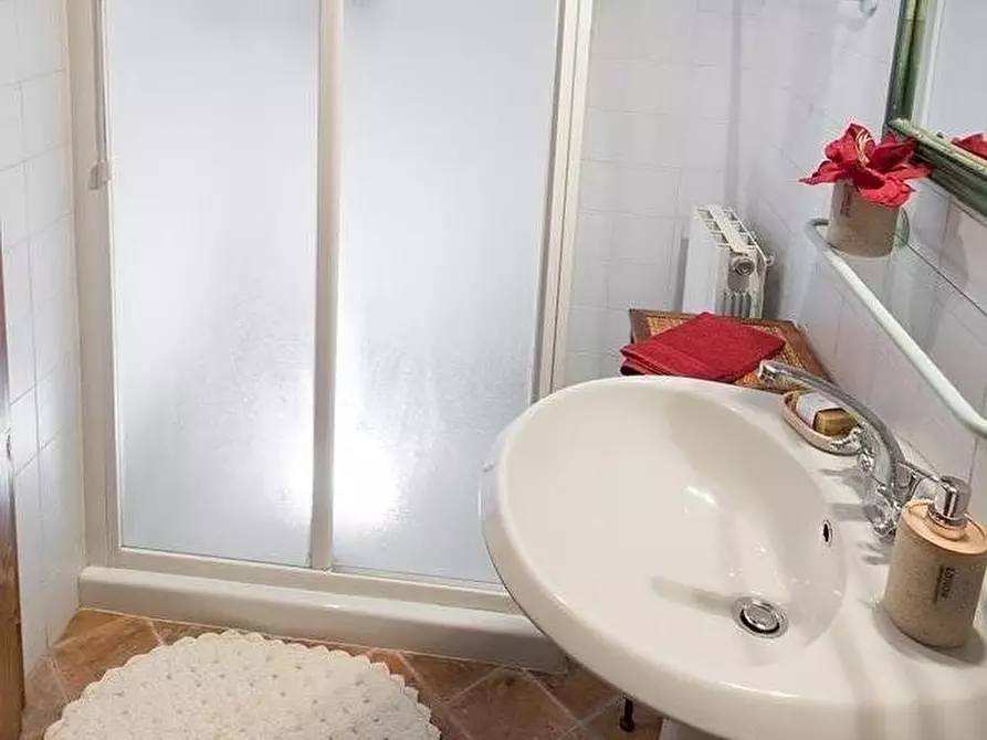 Immagine 13 di Appartamento in vendita  a Colle Di Val D'elsa