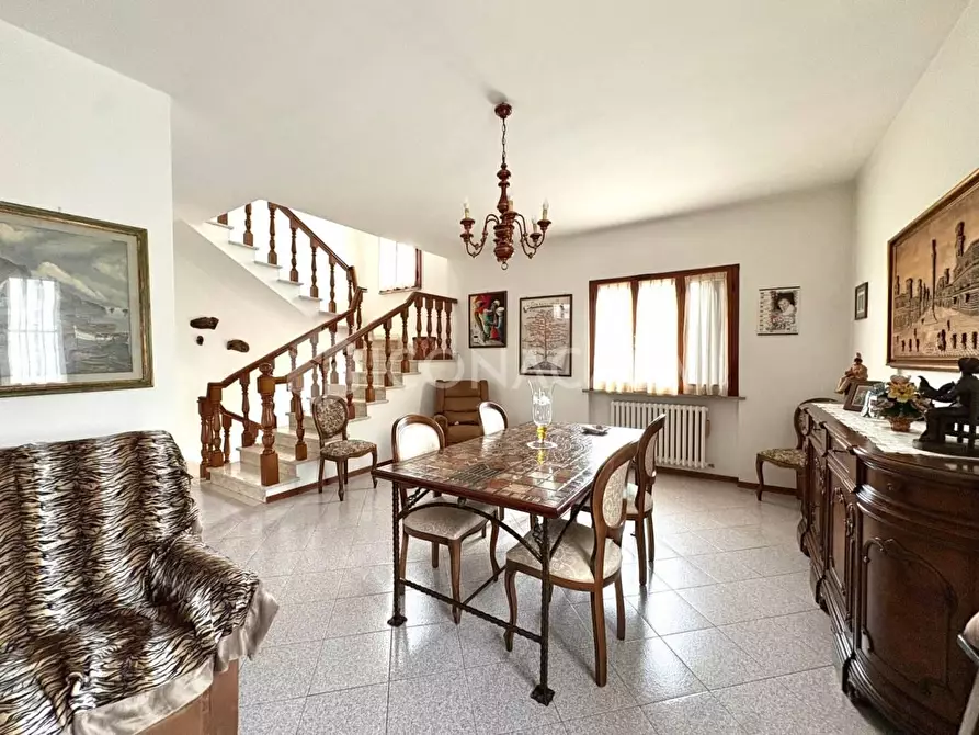 Immagine 15 di Villa in vendita  a Calcinaia