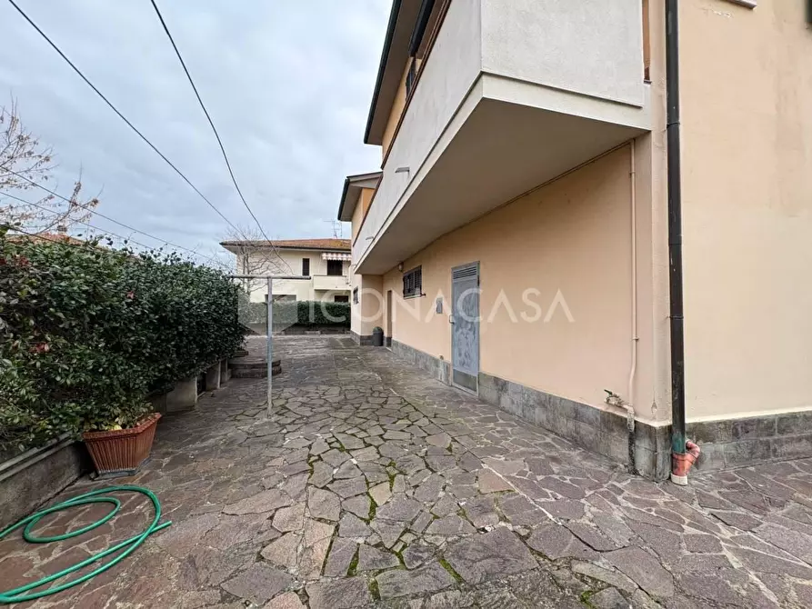 Immagine 76 di Villa in vendita  a Calcinaia