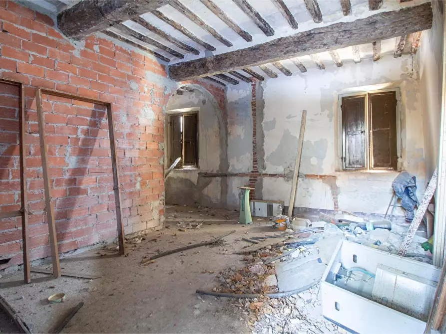 Immagine 1 di Palazzo in vendita  a Cascina