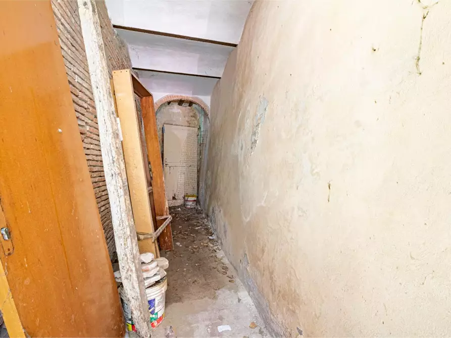 Immagine 6 di Palazzo in vendita  a Cascina