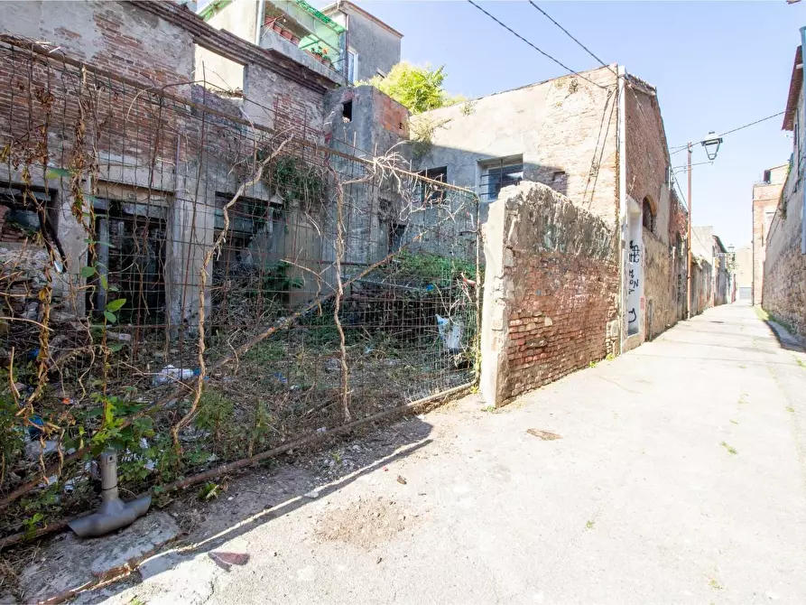 Immagine 4 di Palazzo in vendita  a Cascina