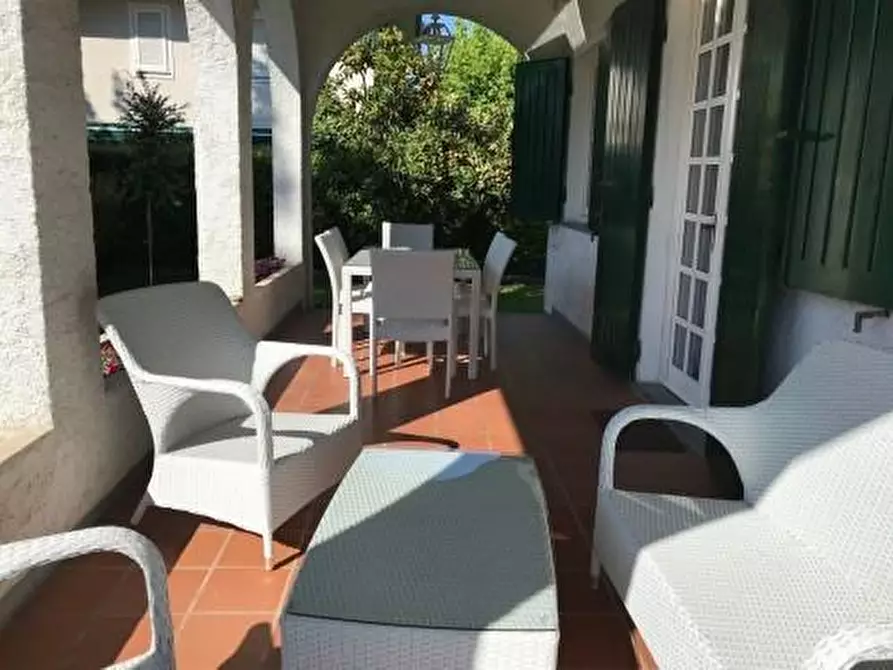 Immagine 2 di Villa in affitto  a Forte Dei Marmi