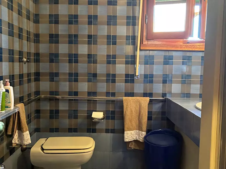 Immagine 11 di Mansarda in vendita  a Poggibonsi