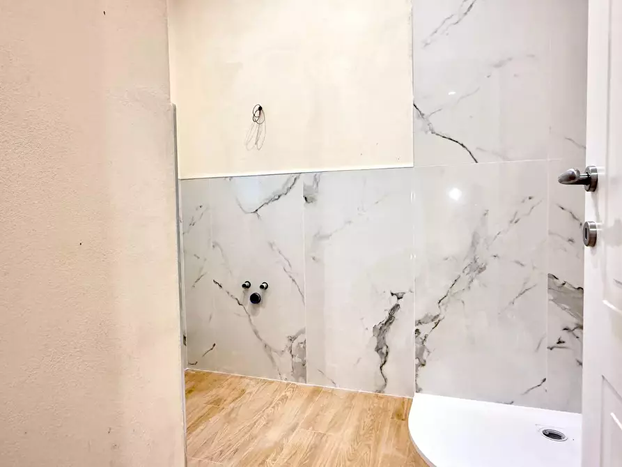 Immagine 9 di Appartamento in vendita  a Massa