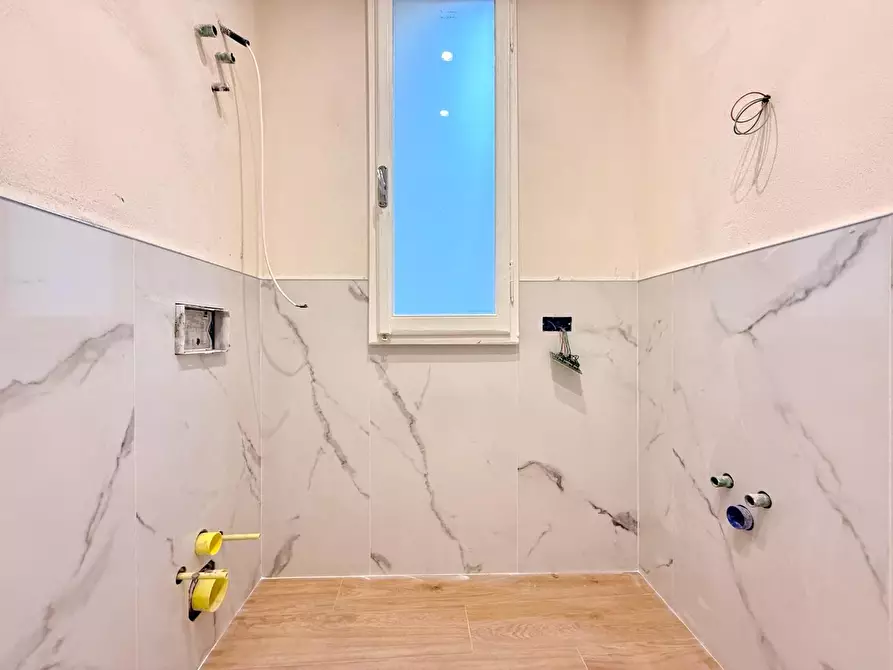 Immagine 10 di Appartamento in vendita  a Massa