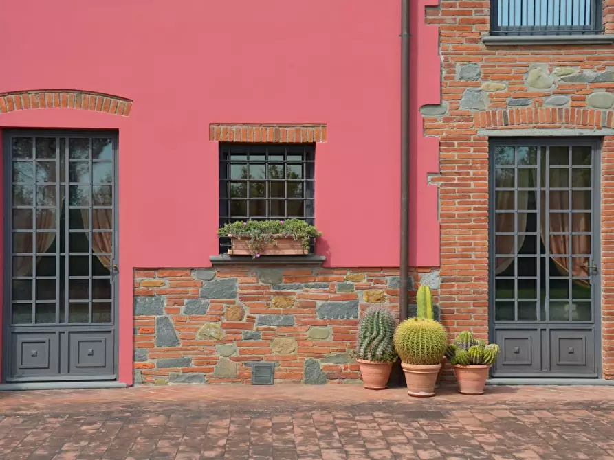 Immagine 2 di Rustico / casale in vendita  a Lucca