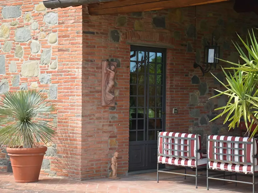 Immagine 6 di Rustico / casale in vendita  a Lucca