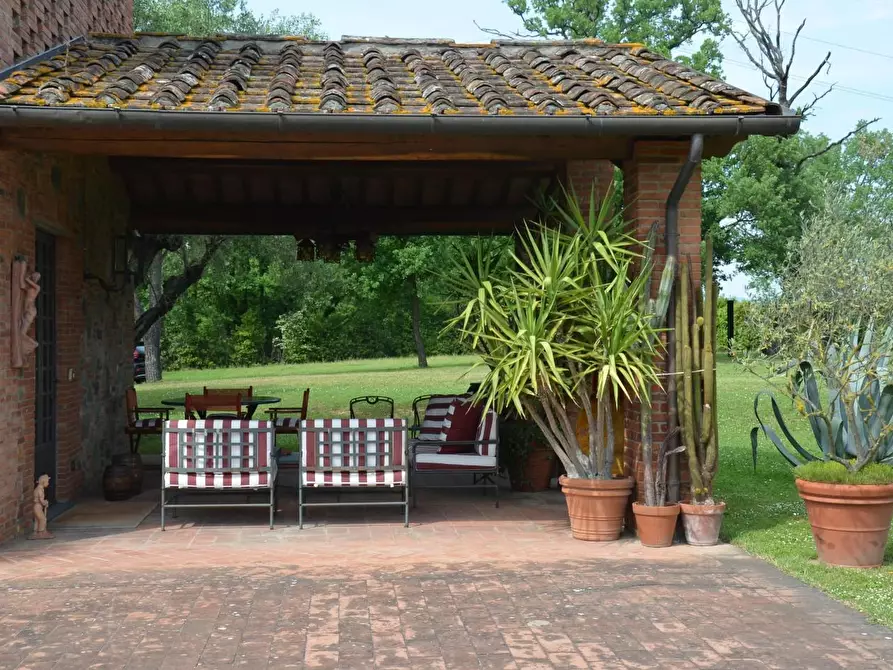 Immagine 4 di Rustico / casale in vendita  a Lucca